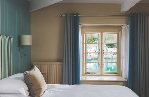 Treator Hotel | The Old Custom House