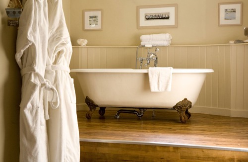 Treator Hotel | The Old Custom House