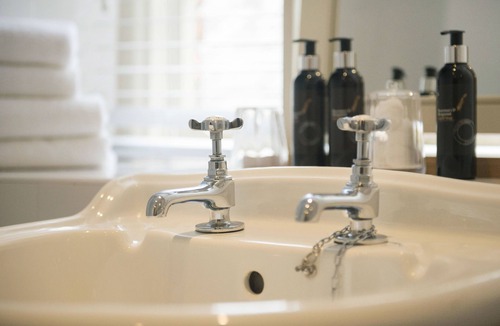 Treator Hotel | The Old Custom House