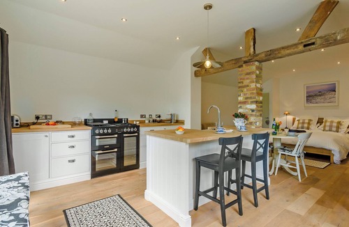 Plumpton Green Cottage | The Old Dairy At Wooton - UKC4355