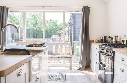 Plumpton Green Cottage | The Old Dairy At Wooton - UKC4355