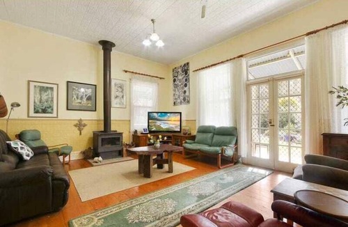 Great Alpine Valley Bed & Breakfast | The Old Ensay South Hotel