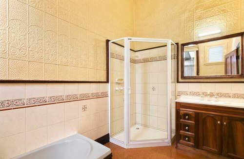 Great Alpine Valley Bed & Breakfast | The Old Ensay South Hotel