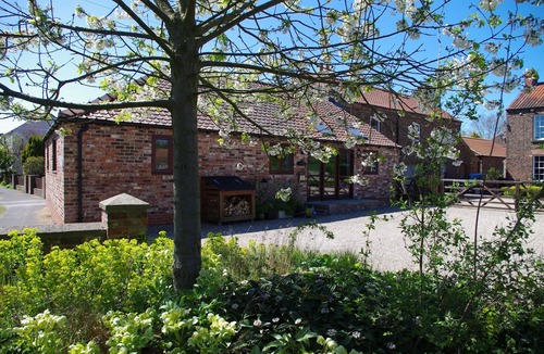 Helperthorpe House | The Old Forge, 3 Bed Modern Barn Conversion in The Yorkshire Wolds