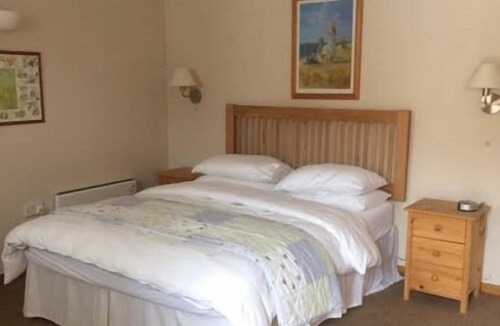 Hawkchurch Hotel | The Old Inn