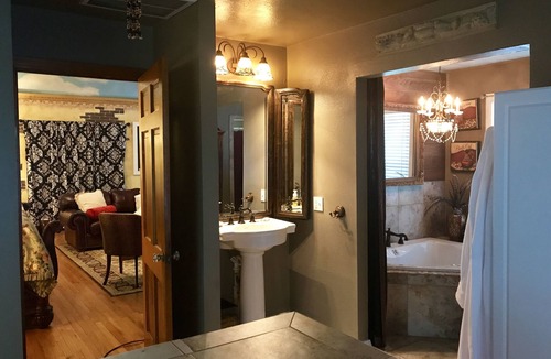 Azle Bed & Breakfast | The Old Liberty Schoolhouse B&B