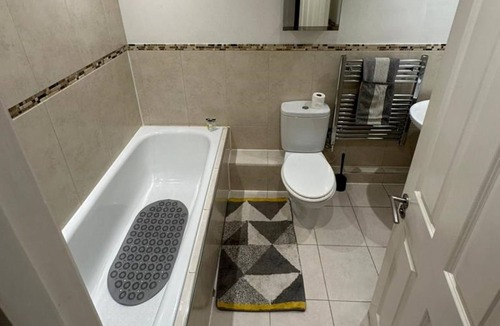 Newbury Apartment | The Old Library - Double and Pullout beds - Apartment 3