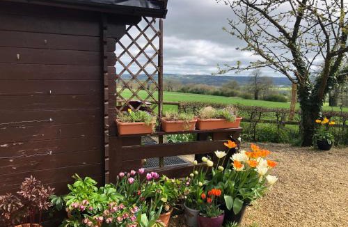 Stow-on-the-Wold Ski Chalet | The Old Log Cabin