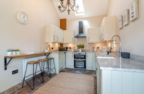 Stockton-on-Tees House | The Old Moat Barn - With Private Hot Tub