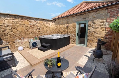 Stockton-on-Tees House | The Old Moat Barn - With Private Hot Tub