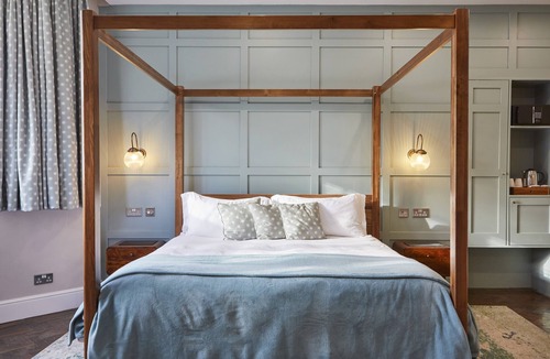 Bourton-on-the-Water Hotel | The Old New Inn