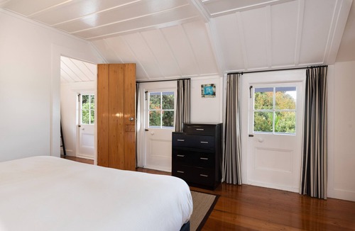 Mangonui Hotel | The Old Oak Boutique Hotel