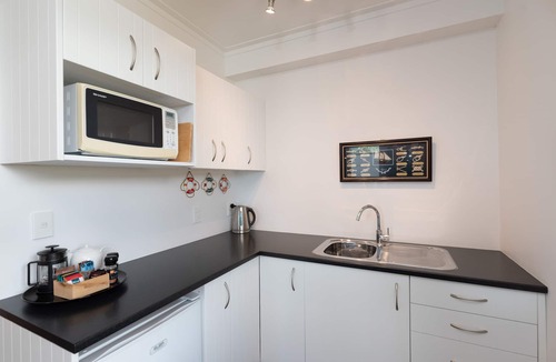 Mangonui Hotel | The Old Oak Boutique Hotel