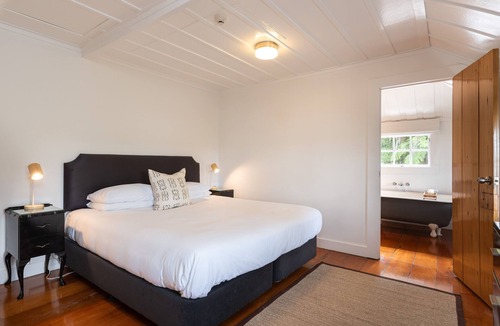 Mangonui Hotel | The Old Oak Boutique Hotel