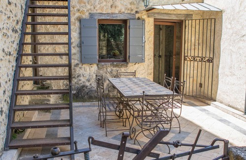 Robion House | The old oven