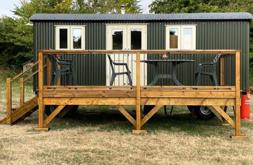Todber House | The Old Post Office - Luxurious Shepherds Hut 'Far From the Madding Crowd' based in rural Dorset.