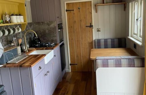 Todber House | The Old Post Office - Luxurious Shepherds Hut 'Far From the Madding Crowd' based in rural Dorset.