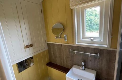 Todber House | The Old Post Office - Luxurious Shepherds Hut 'Far From the Madding Crowd' based in rural Dorset.