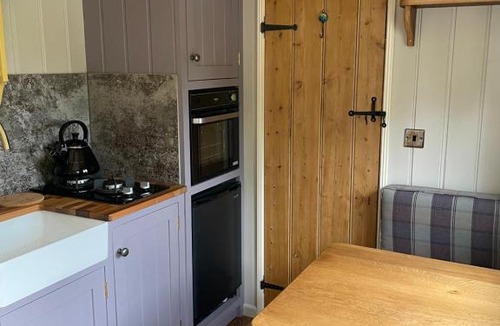 Todber House | The Old Post Office - Luxurious Shepherds Hut 'Far From the Madding Crowd' based in rural Dorset.