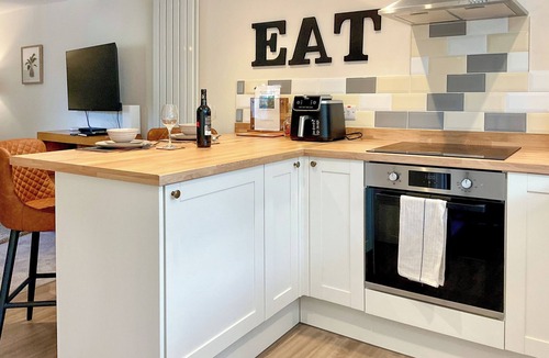 Cross Cottage | The Old Posthouse Barn - UK50191