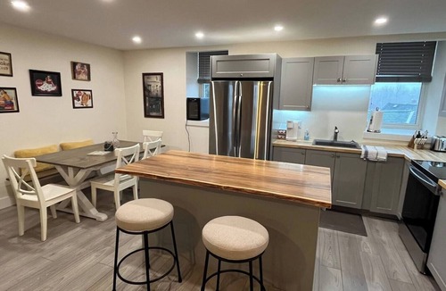 Spencerville Apartment | The “Old School” Historic Town Free Parking