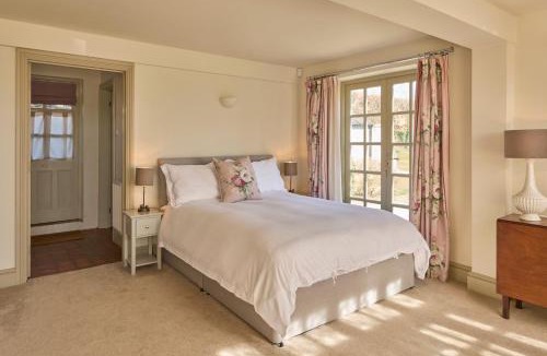Bourton Bed & Breakfast | The Old School, Idbury, OX7 6RU