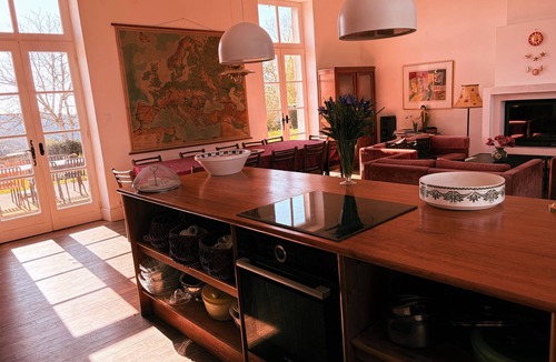 Montredon-Labessonnie Villa | "The old school" in authentic southern French village with high ceilings inside and out