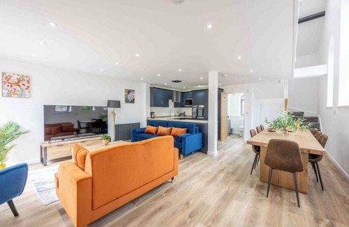 New Forest District Cottage | The Old School Sleeps 14