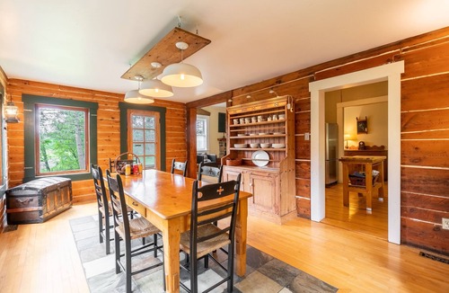 Lac-Brome Ski Chalet | The Old School | Spa | Natural Park | Countryside