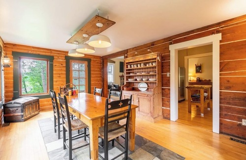 Lac-Brome Ski Chalet | The Old School | Spa | Natural Park | Countryside