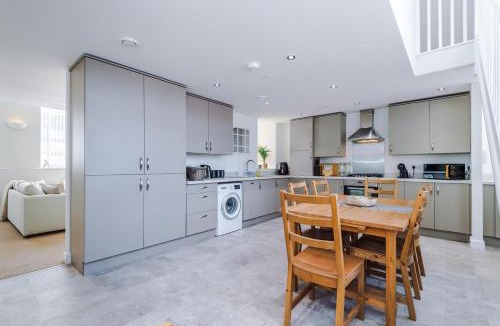 Two Dales House | The Old Schoolhouse - Peak District, near Bakewell & Chatsworth