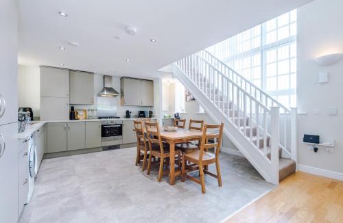 Two Dales House | The Old Schoolhouse - Peak District, near Bakewell & Chatsworth