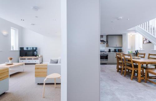 Two Dales House | The Old Schoolhouse - Peak District, near Bakewell & Chatsworth