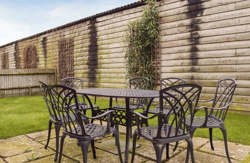 Thame Cottage | The Old Stable - Meadowbrook Farm