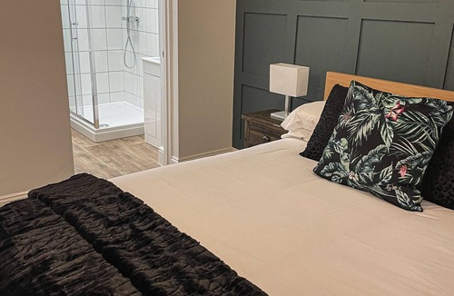 Flore Bed & Breakfast | The Old Vicarage