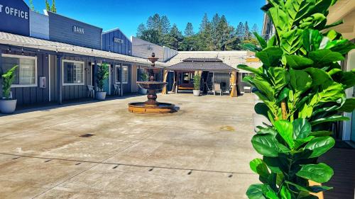 Willits Hotel | The Old West Inn