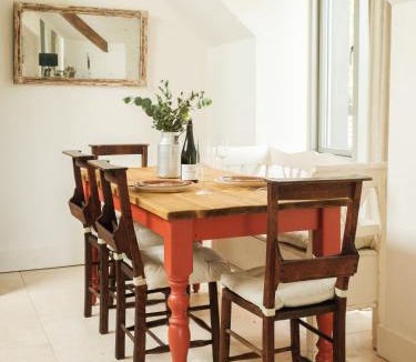 Pylle Apartment | The Old Winery Cottage No2