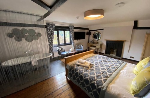 Hurley Hotel | The Olde Bell, BW Signature Collection