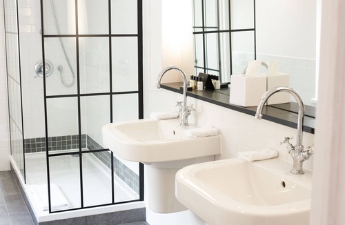 Hurley Hotel | The Olde Bell, BW Signature Collection