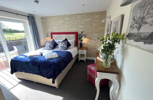 Weston Hotel | The Olde Coach House Inn