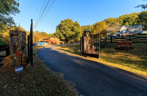 Hixson Cabin | The Ole Pole Barn at Dry Creek Hideaways