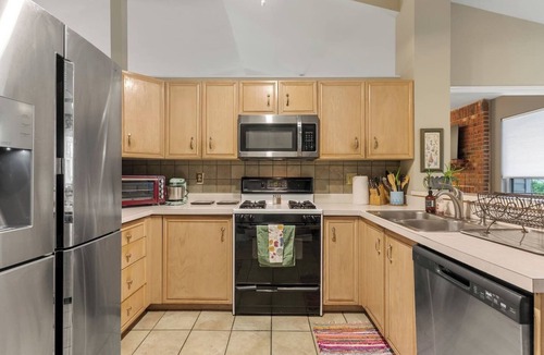 Olivette House | The Olive Branch: Stylish Oasis for 11