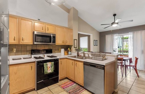 Olivette House | The Olive Branch: Stylish Oasis for 11