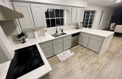 Huntsville House | The Olive Retreat - Minutes from SHSU - STATE PARK & MORE