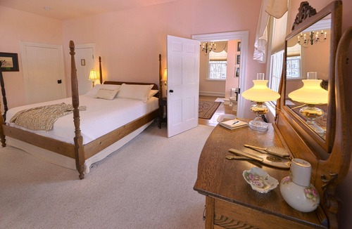 Canandaigua Bed & Breakfast | The Oliver Phelps Suite (oversized)