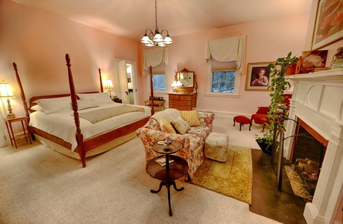 Canandaigua Bed & Breakfast | The Oliver Phelps Suite (oversized)