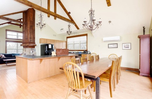 The Blue Mountains Ski Chalet | The Omega at Blue View Chalets