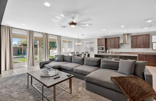 Glendale Cottage | The One Glendale Pool & Spa State Farm