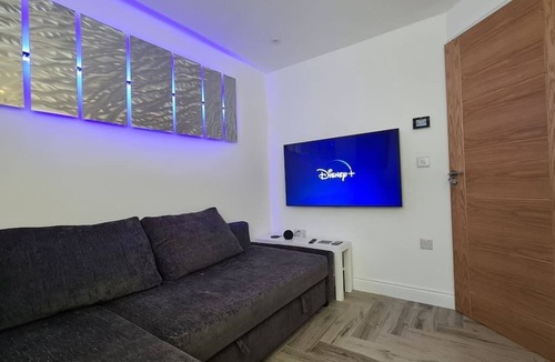 Luton Apartment | THE ONE- luton 1 bed, free parking