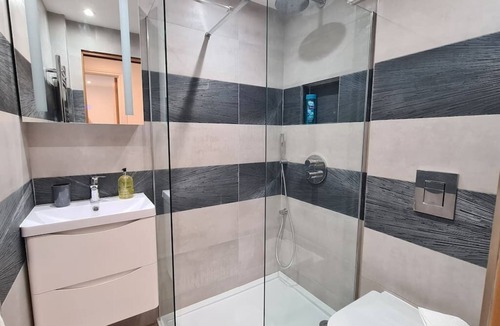 Luton Apartment | THE ONE- luton 1 bed, free parking